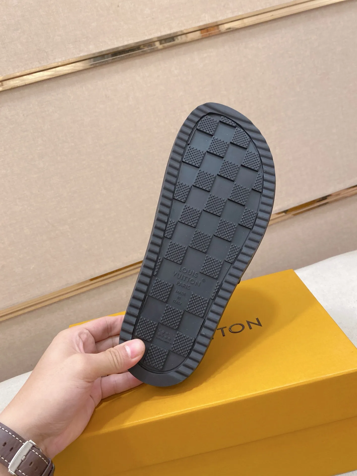 Men's shoes 💰: 360💰Made by LV🔍Top purchasing agents, men's spring and summer slippers are synchronized in the counters. The uppers are made of imported materials from Italy with logo graphics and high-quality craftsmanship. The soles: original soles specially provided by the original factory. The exclusive movable molded soles are super comfortable. Original goods follow the order, 🔍🔍high quality, you can enter and exit the counter at will. Welcome to compare, code number 38-44.